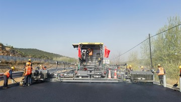 Asphalt paving, view from the rear